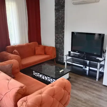 بيت للعطل Atamert Homes كمر